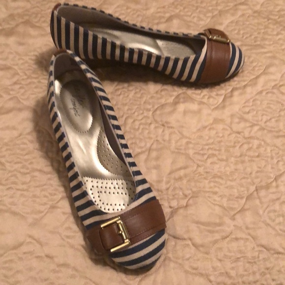 16x10 clutch purse matching Dexflex Comfort size 6 1/2 navy cream wedges - Picture 5 of 10